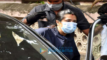 Photos: Ekta Kapoor snapped at Shree Mukteshwar Devalaya temple in Juhu