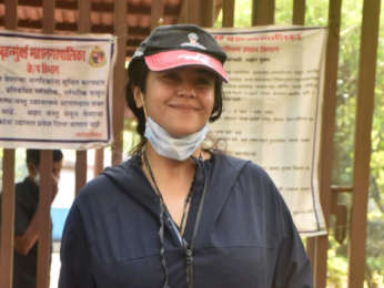 Photos Ekta Kapoor snapped in Juhu (1)