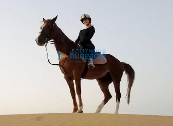 photos elli avrram goes horse riding in dubai 3