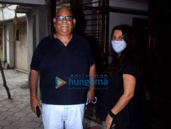 Photos: Farhan Akhtar, Shibani Dandekar, Zoya Akhtar, Satish Kaushik snapped at Javed Akhtar's house in Juhu
