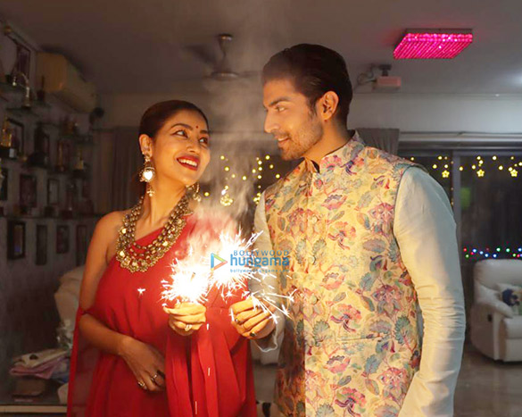 photos gurmeet choudhary and debina bonnerjee celebrate diwali at home 2