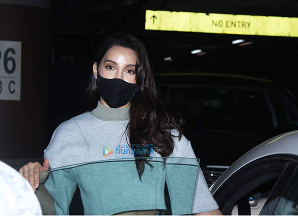 photos hina khan bhagyashree akanksha puri and others snapped at the airport 111 4