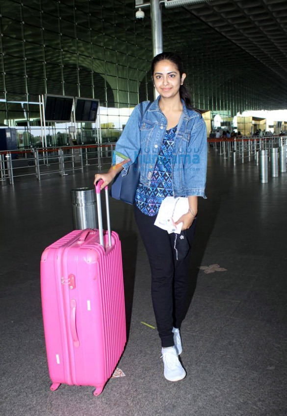photos hina khan bhagyashree and avika gor snapped at the airport