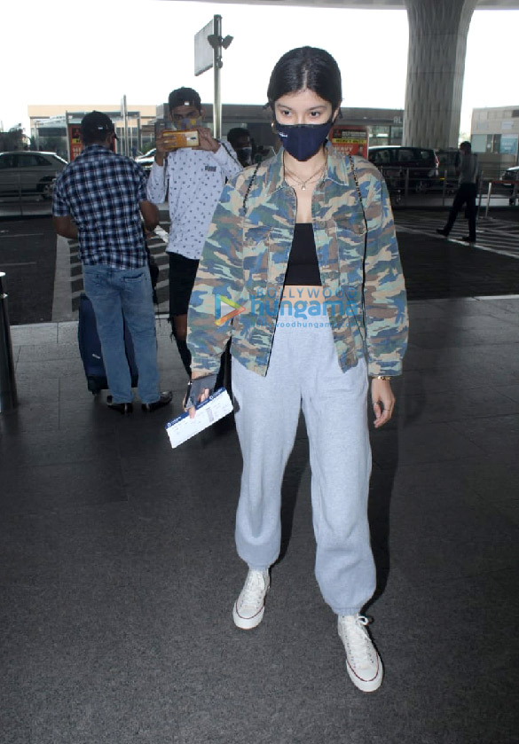 photos janhvi kapoor divya khosla kumar karishma tanna and others snapped at the airport 1