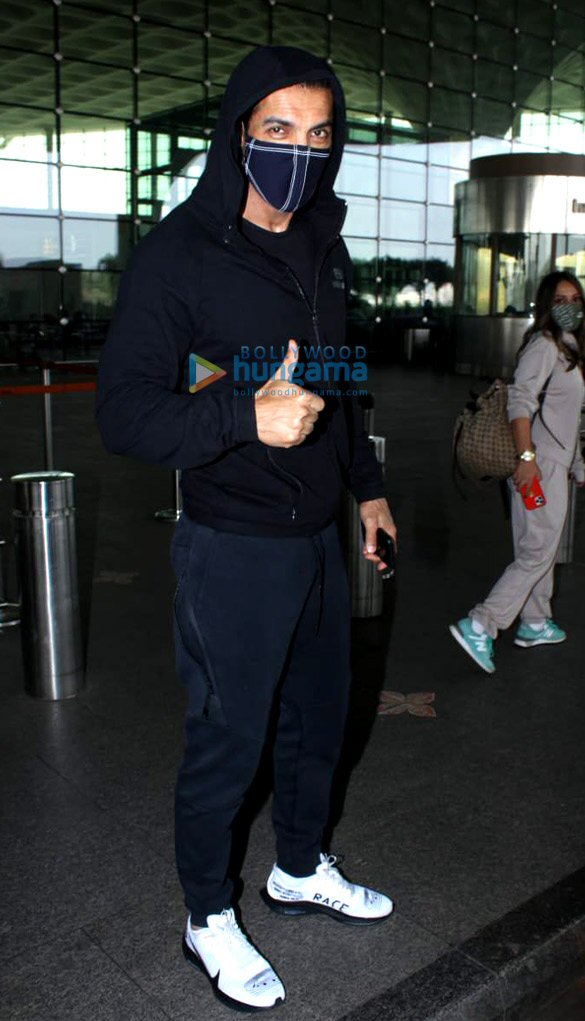 Photos: John Abraham, Nora Fatehi and others snapped at the airport Photos: John Abraham, Nora Fatehi and others snapped at the airport
