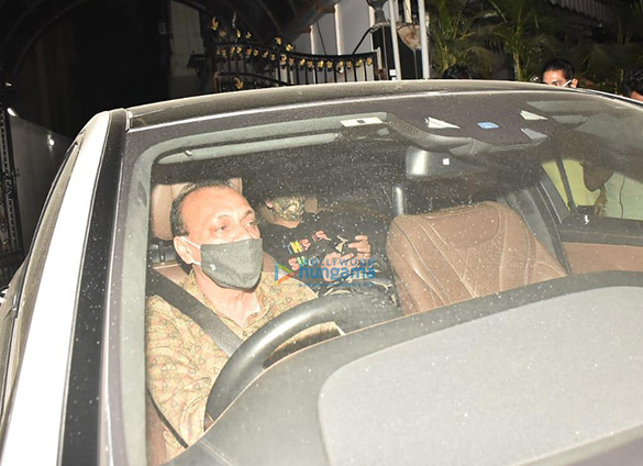 photos karan johar snapped in khar 3