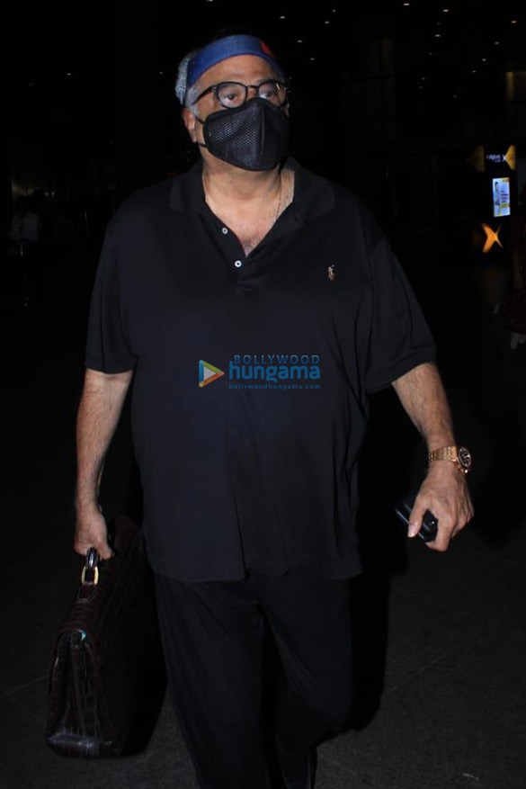 photos kareena kapoor khan malaika arora and others snapped at the kalina airport 002