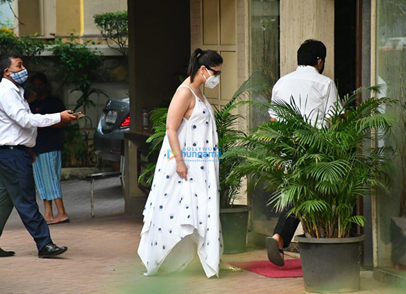 photos kareena kapoor khan snapped at bandra 2