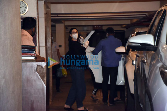 photos karisma kapoor randhir kapoor and babita shivdasani spotted at kareena kapoor khans house in bandra 1
