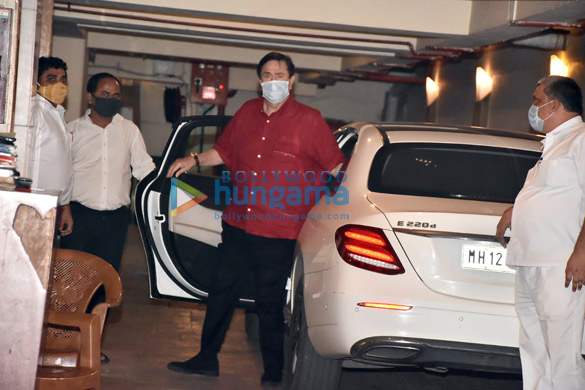 photos karisma kapoor randhir kapoor and babita shivdasani spotted at kareena kapoor khans house in bandra 2