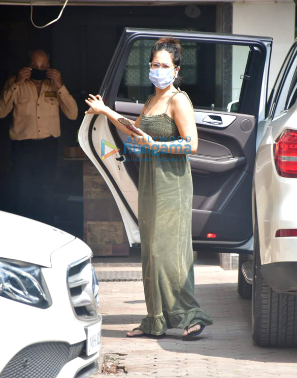 Photos: Kim Sharma spotted at clinic Photos: Kim Sharma spotted at clinic