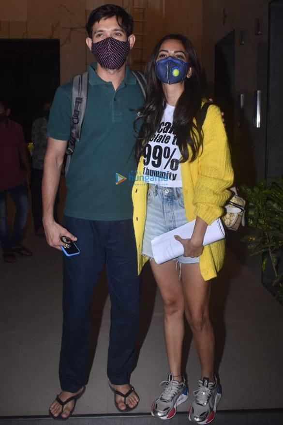 Photos: Kriti Kharbanda and Vikrant Massey snapped in Andheri Photos: Kriti Kharbanda and Vikrant Massey snapped in Andheri