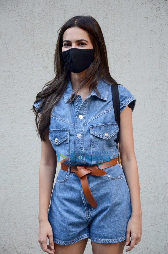photos kriti kharbanda steps out for the shoot of 14 phere 4