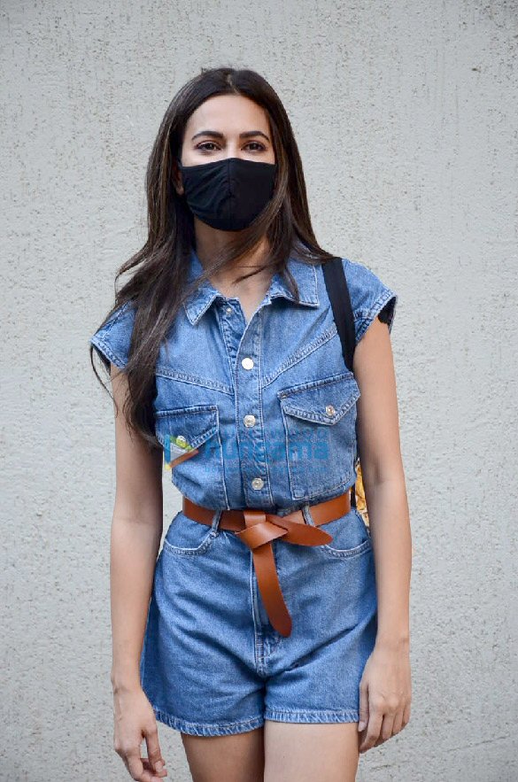 photos kriti kharbanda steps out for the shoot of 14 phere 5
