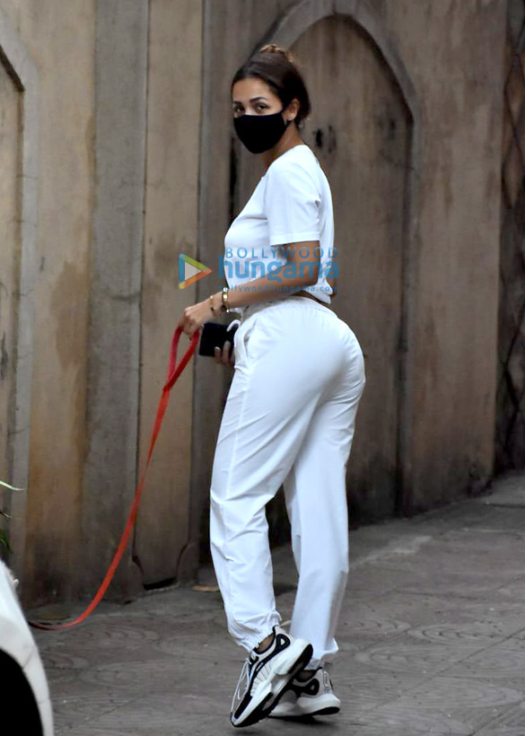 Photos: Malaika Arora snapped at her mother’s house in Bandra
