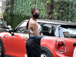 Photos: Malaika Arora snapped with her pet in Bandra