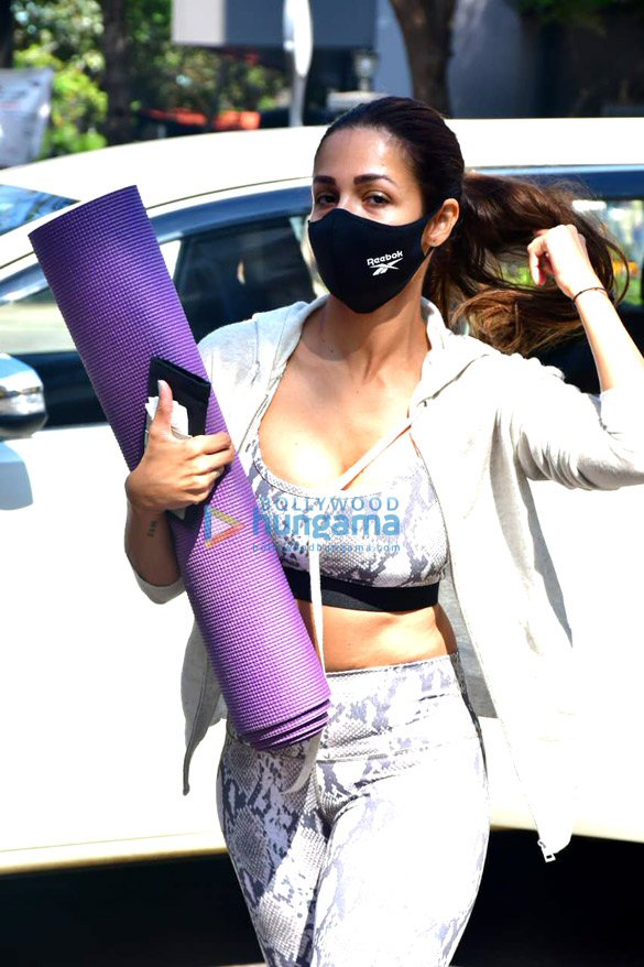 photos malaika arora spotted at diva yoga studio 1 6