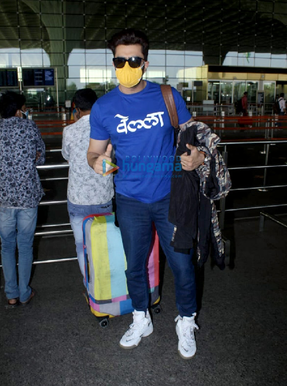 photos maniesh paul and tina dutta snapped at the airport 3