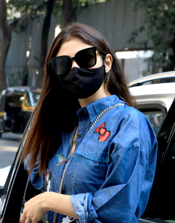 photos mouni roy snapped in bandra 2