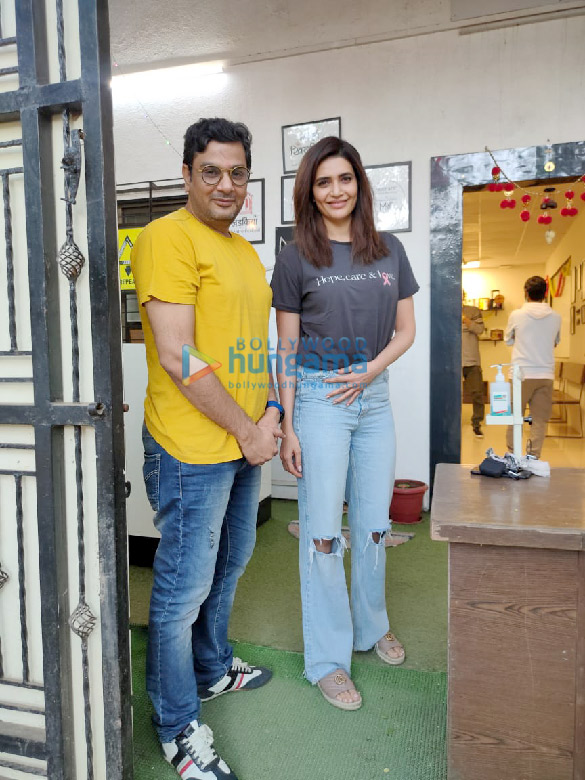 photos mukesh chabbra snapped with karishma tanna in mumbai 4