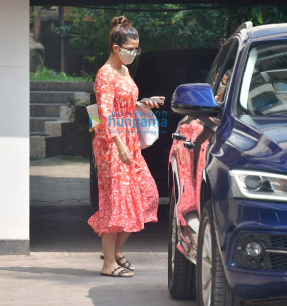 photos nimrat kaur spotted at clinic in bandra 5