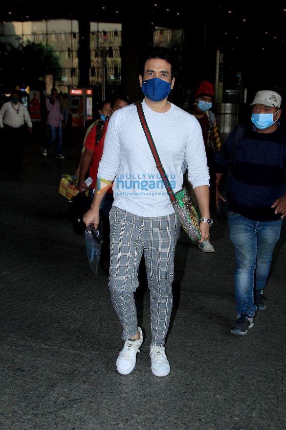 photos nushrat bharucha arbaaz khan and tusshar kapoor snapped at the airport 3