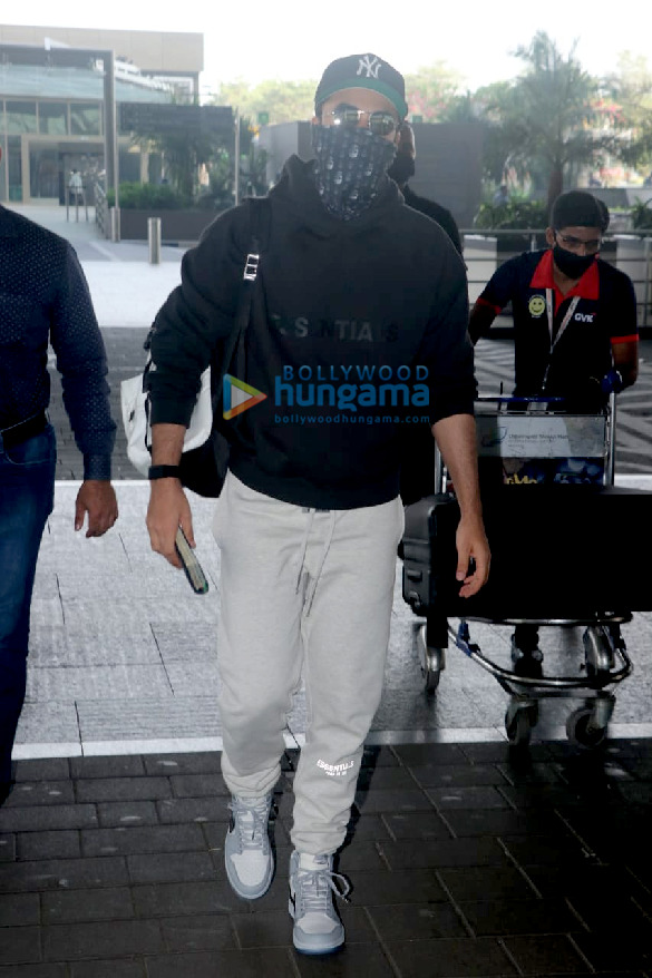 Photos: Ranbir Kapoor and Anupriya Goenka and others snapped at the airport