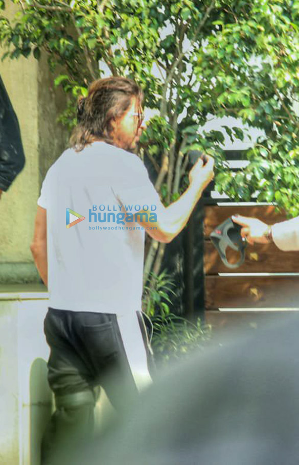 Photos: Shah Rukh Khan spotted at Yash Raj Studios in Andheri Photos: Shah Rukh Khan spotted at Yash Raj Studios in Andheri