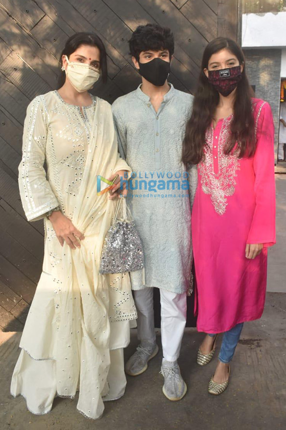 Photos: Shanaya Kapoor and others snapped at Boney Kapoor’s house in Lokhandwala Photos: Shanaya Kapoor and others snapped at Boney Kapoor’s house in Lokhandwala