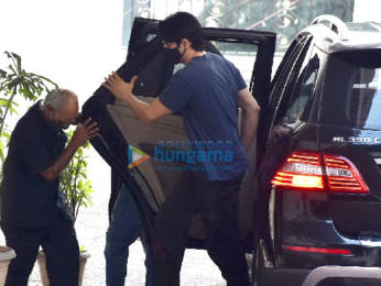 Photos: Sidharth Malhotra and Gauri Khan snapped outside the former's new house in Bandra