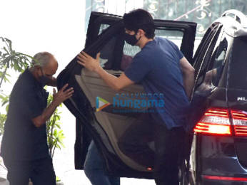 Photos: Sidharth Malhotra and Gauri Khan snapped outside the former's new house in Bandra