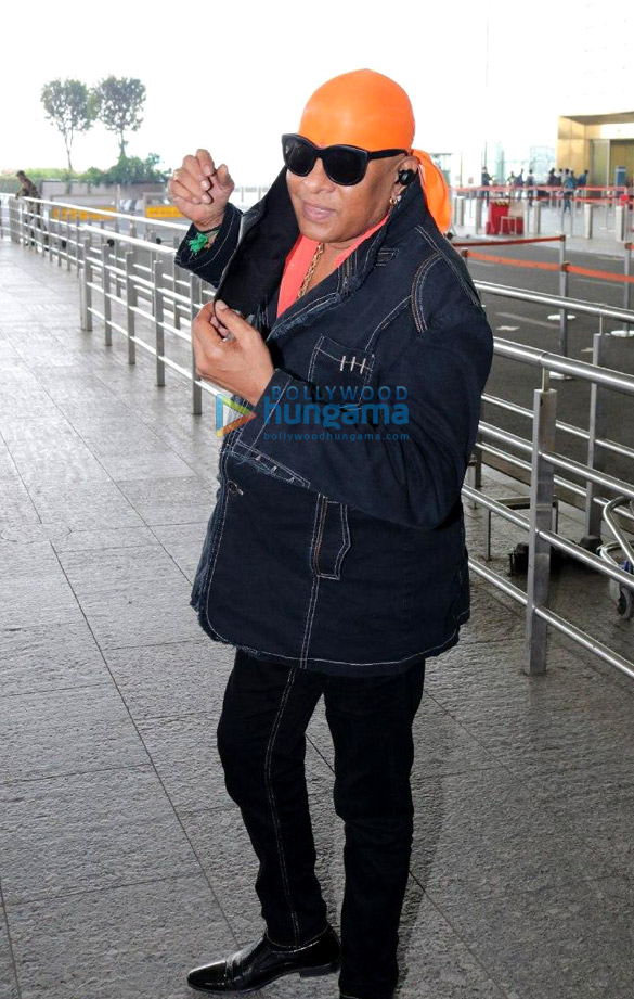 photos sonu sood and shivamani snapped at the airport 4