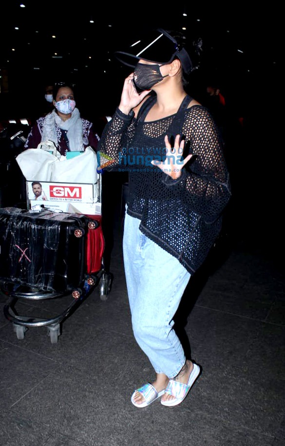 photos tara sutaria nora fatehi hina khan and others snapped at the airport 2