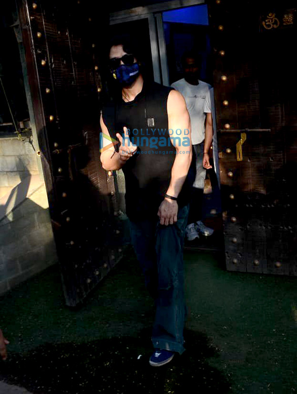 photos tiger shroff and sunny singh nijjar snapped in juhu 1