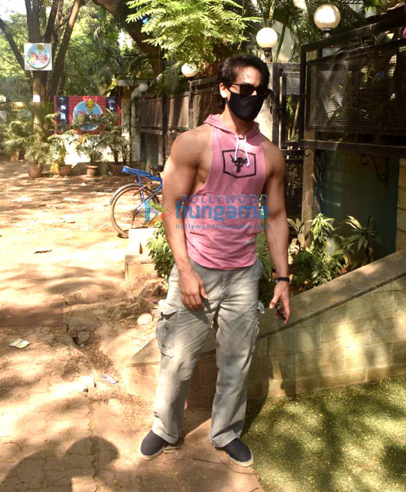 photos tiger shroff snapped at a dubbing studio in juhu 2 3