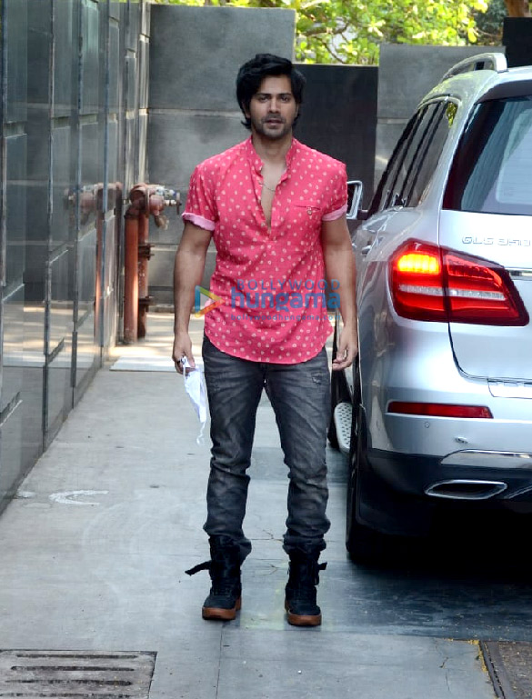photos varun dhawan snapped at pooja entertainments office in juhu 4
