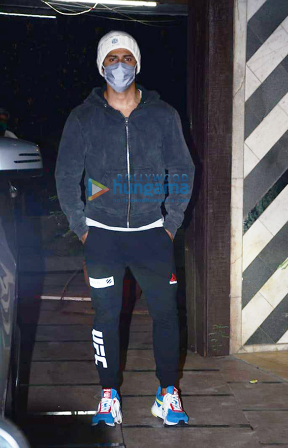 photos varun dhawan snapped at the gym in juhu 1 4