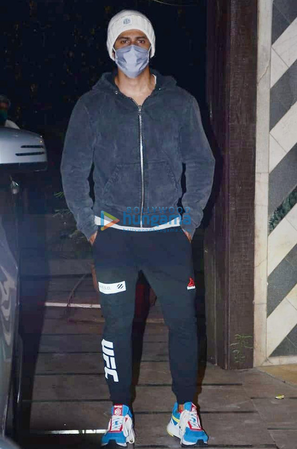 photos varun dhawan snapped at the gym in juhu 2 4