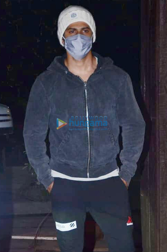Photos: Varun Dhawan snapped at the gym in Juhu