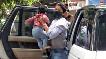 Shilpa Shetty along with her daughter Samisha spotted at Juhu post office