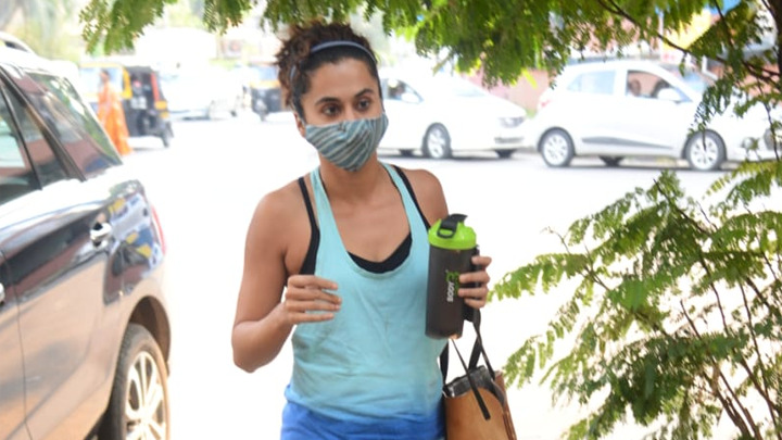 Taapsee Pannu spotted pre-salon session at Kromakay Juhu