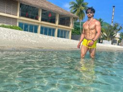 Tiger Shroff flaunts his taut muscles in yellow shorts