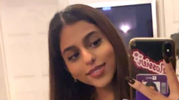 Suhana Khan shares a stunning mirror selfie sporting her infectious smile