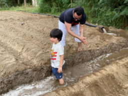 Check Out: Saif Ali Khan and son Taimur Ali Khan enjoy the farm life in Pataudi