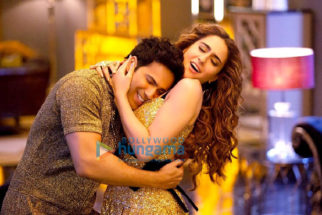 Movie Stills Of The Movie Coolie No. 1