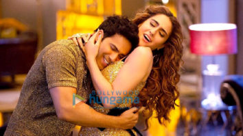 Movie Stills Of The Movie Coolie No. 1