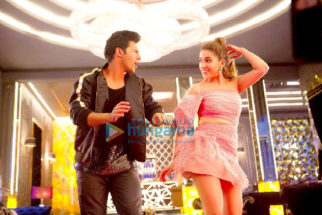 Movie Stills Of The Movie Coolie No. 1