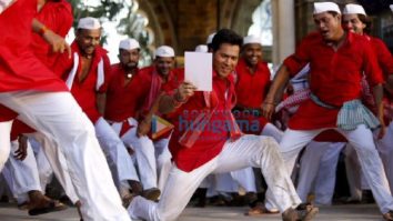 Movie Stills Of The Movie Coolie No.1