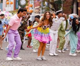 Movie Stills Of The Movie Coolie No.1