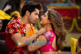 Movie stills of the movie Coolie No.1